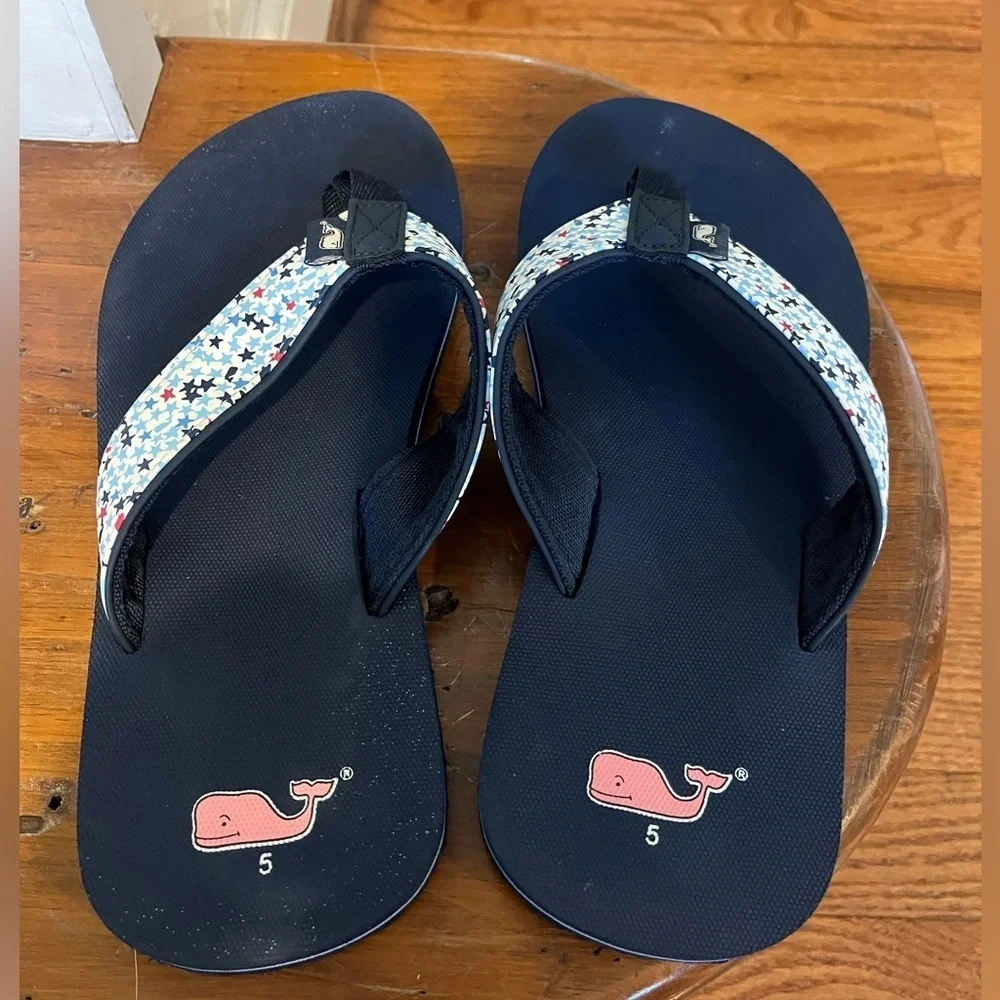 VINEYARD VINES blue/white stars and whale flip-flops Big Girl's 5